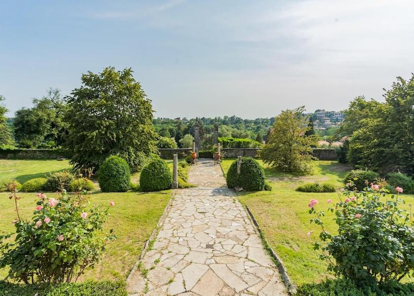 Lombardy San Fermo della Battaglia Room