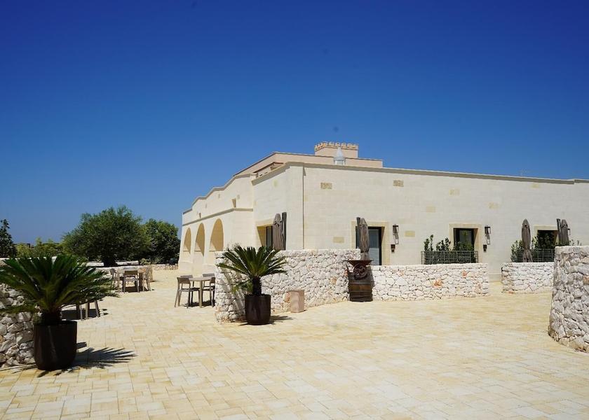 Puglia San Giorgio Ionico Exterior Detail