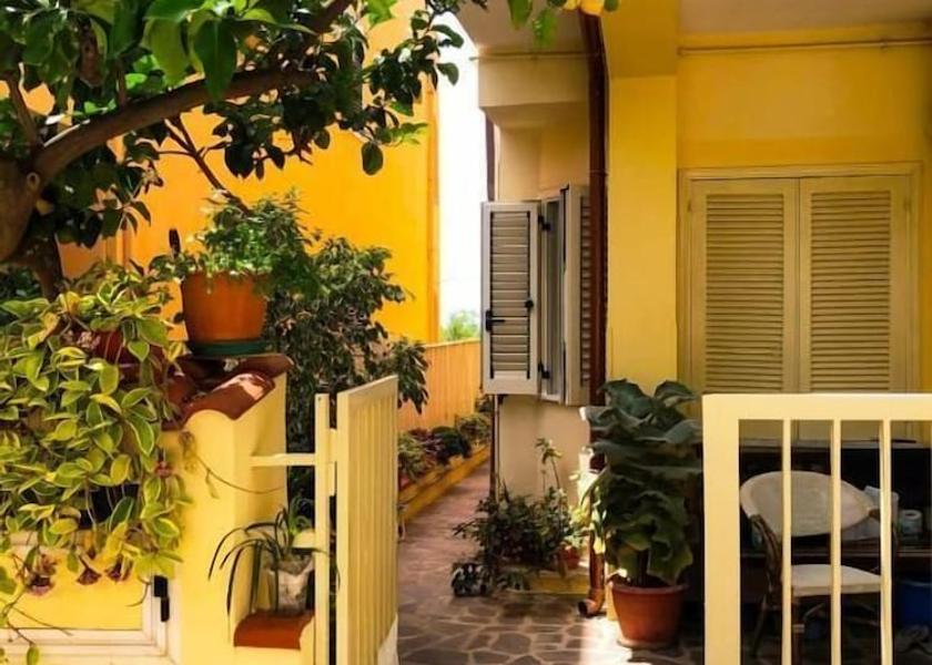 Campania Centola Exterior Detail