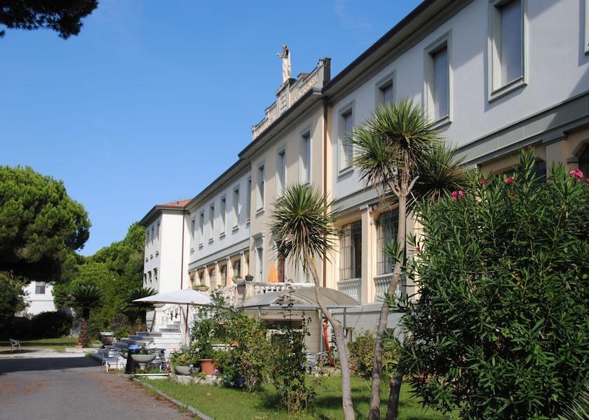 Tuscany Massa Exterior Detail