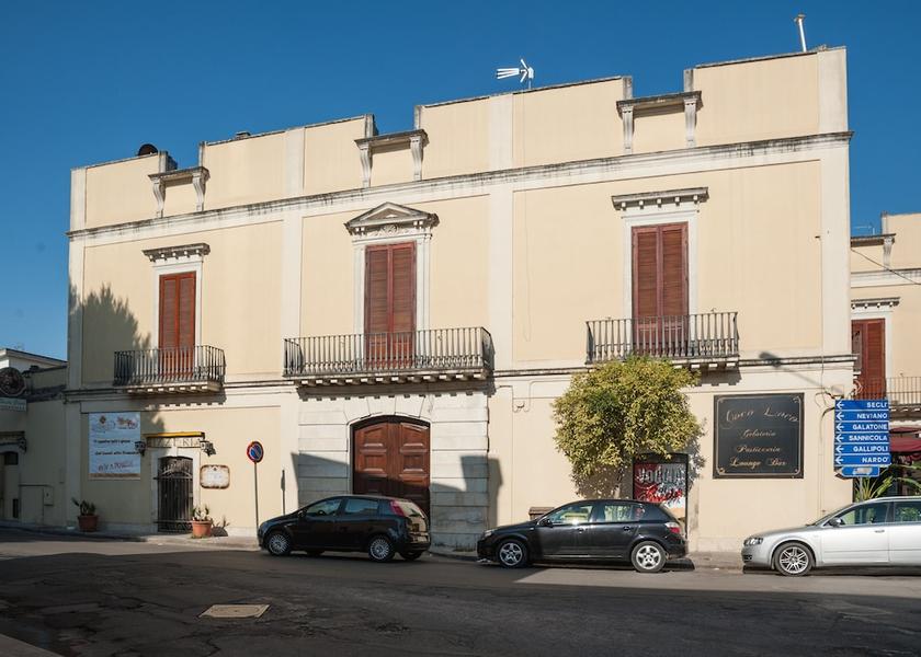 Puglia Aradeo Facade