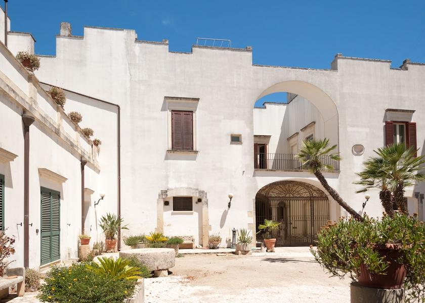 Puglia Aradeo Garden