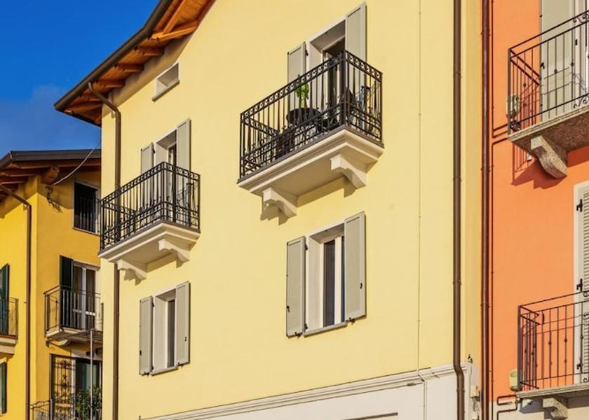 Lombardy Lezzeno Exterior Detail