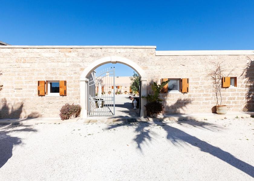 Puglia Calimera Property Grounds