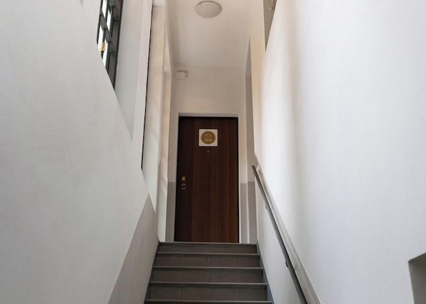 Handrails in stairways