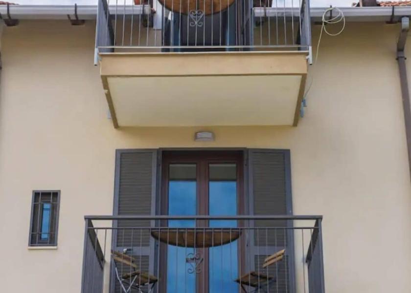 Campania Pimonte Facade