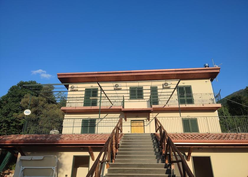 Campania Pimonte Facade