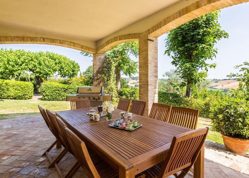 Marche Mondavio Dining Area