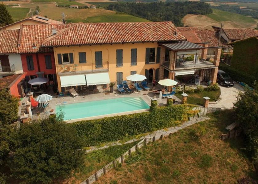 Piedmont Monforte d'Alba Pool
