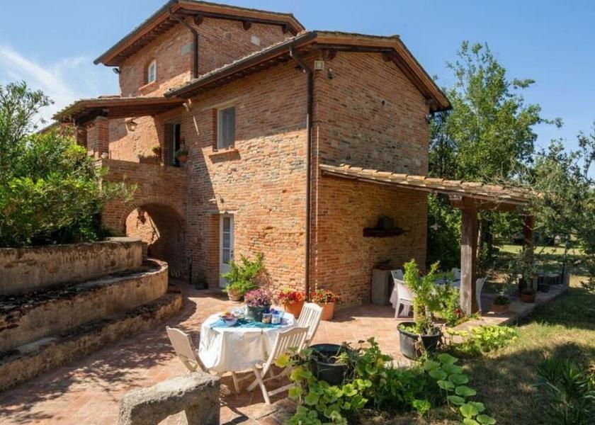 Tuscany Fauglia Exterior Detail