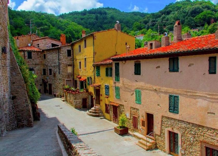 Tuscany Castagneto Carducci Exterior Detail