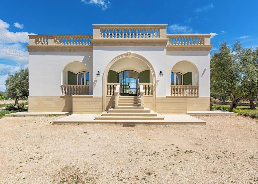 Puglia Muro Leccese Facade