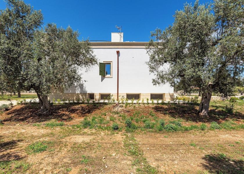 Puglia Muro Leccese Exterior Detail