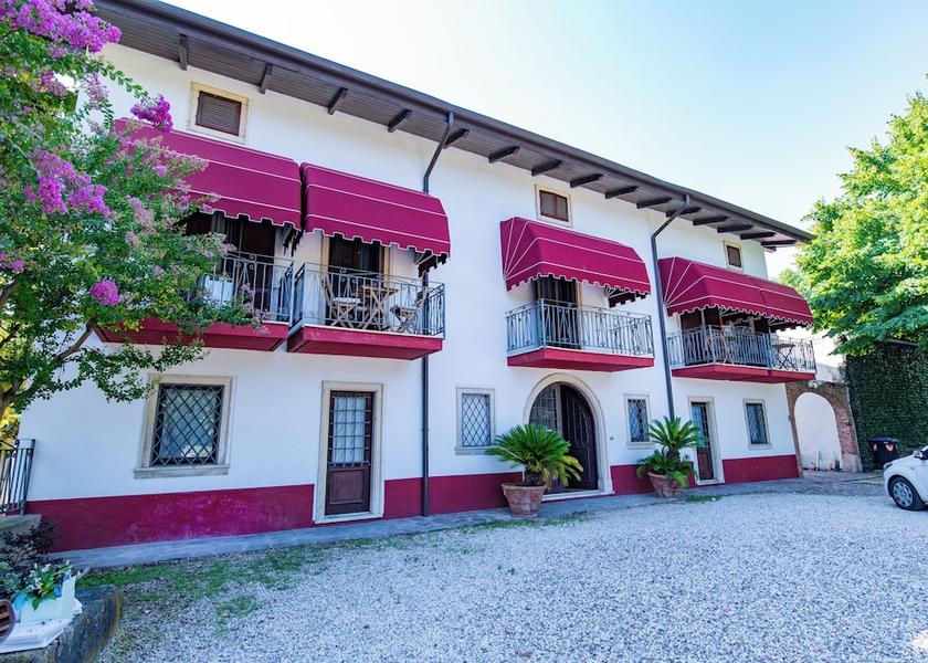 Veneto San Martino Buon Albergo Exterior Detail