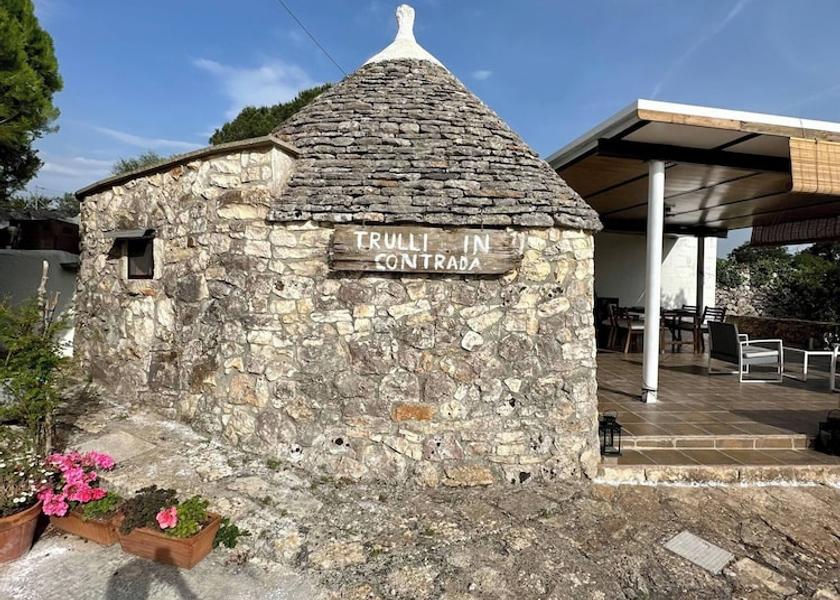 Puglia Noci Exterior Detail