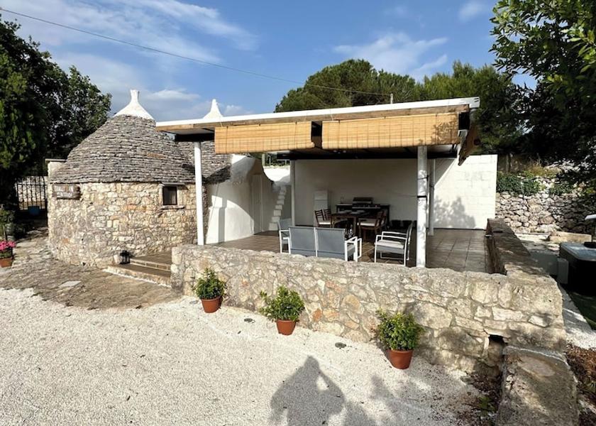 Puglia Noci Dining Area