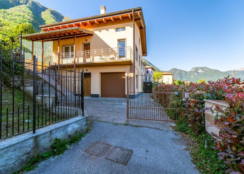 Lombardy Lezzeno Entrance