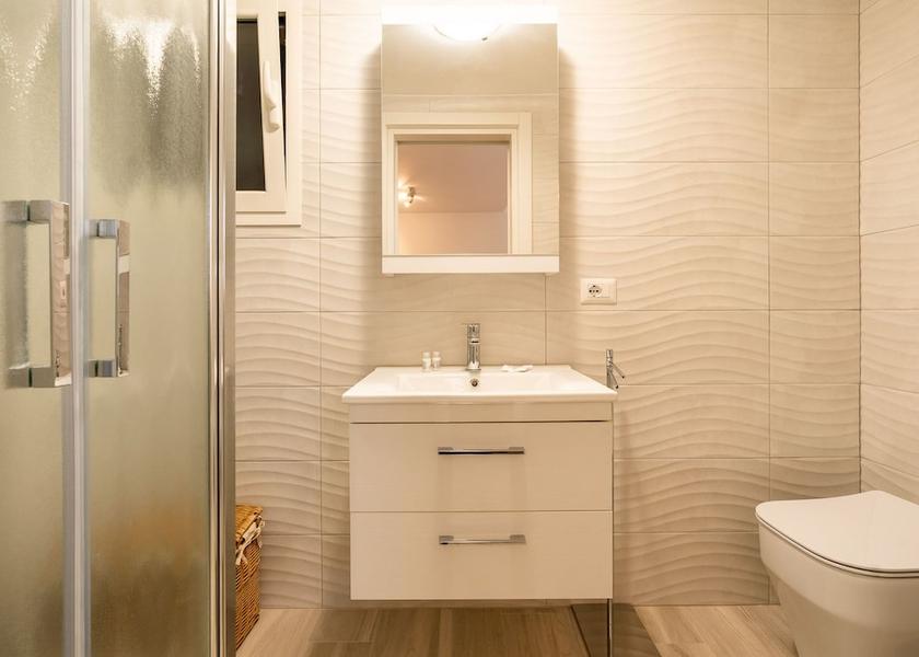 Puglia Conversano Bathroom