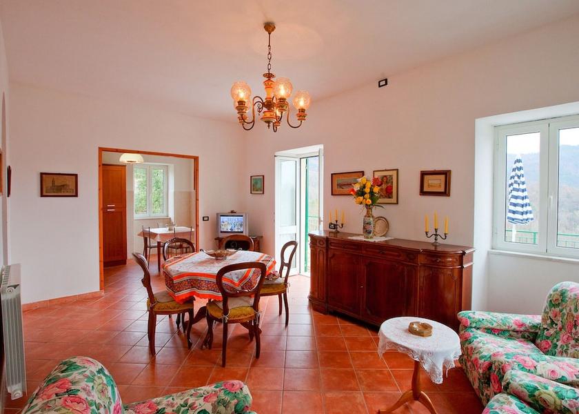 Liguria Sesta Godano Dining Area