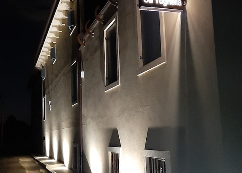 Veneto Pescantina Exterior Detail
