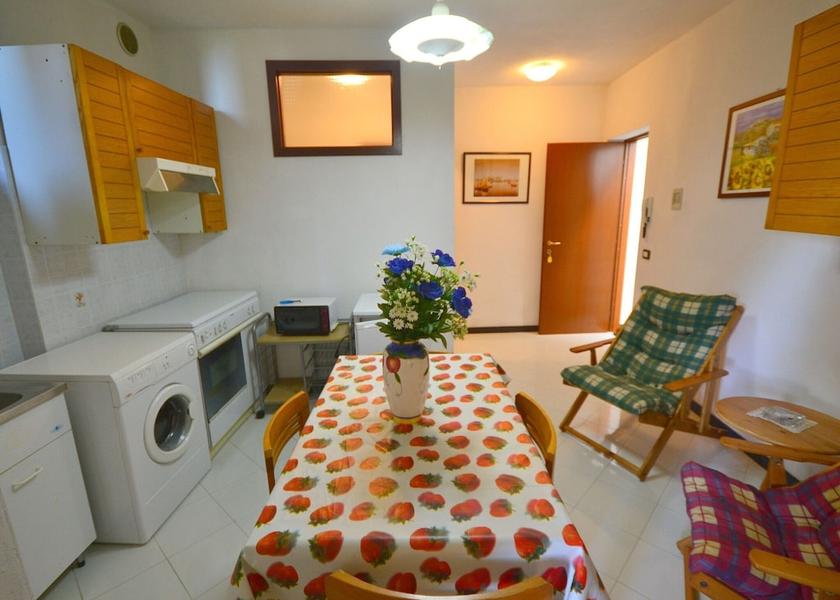 Liguria Sesta Godano Dining Area