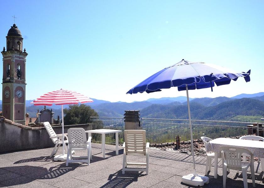 Liguria Sesta Godano Dining Area