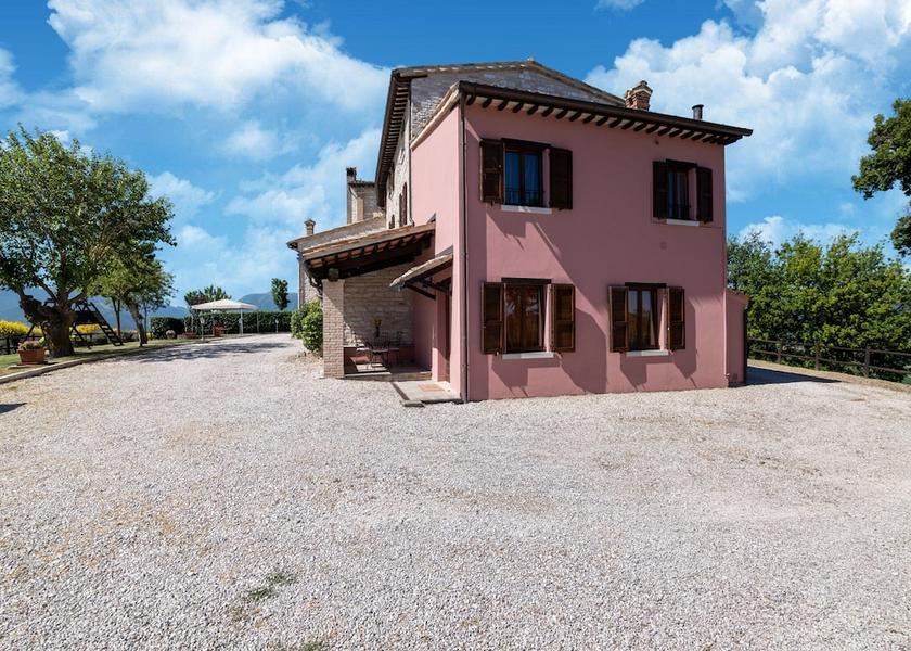 Marche Cagli Exterior Detail