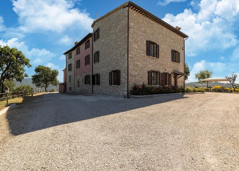Marche Cagli Exterior Detail