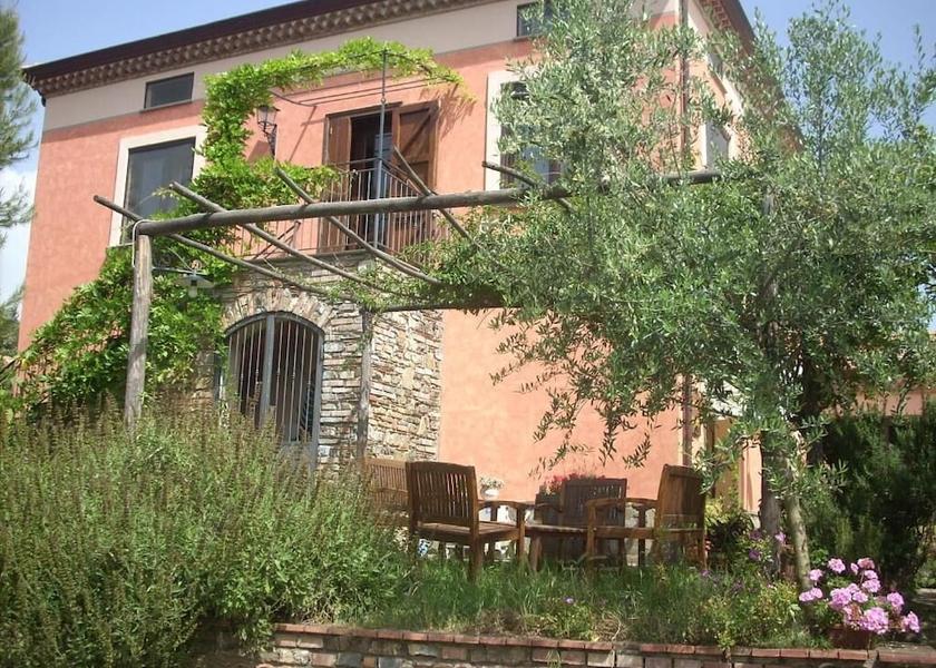 Campania Casal Velino Property Grounds