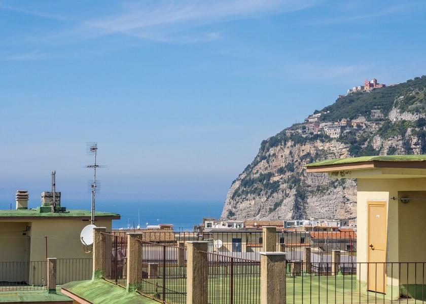 Campania Meta Water View