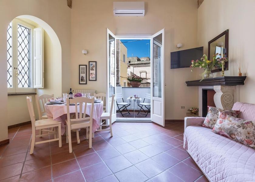 Puglia Manduria Dining Area