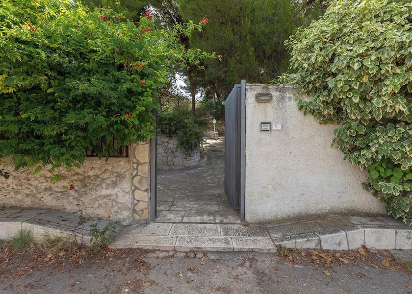 Puglia Pulsano Property Grounds