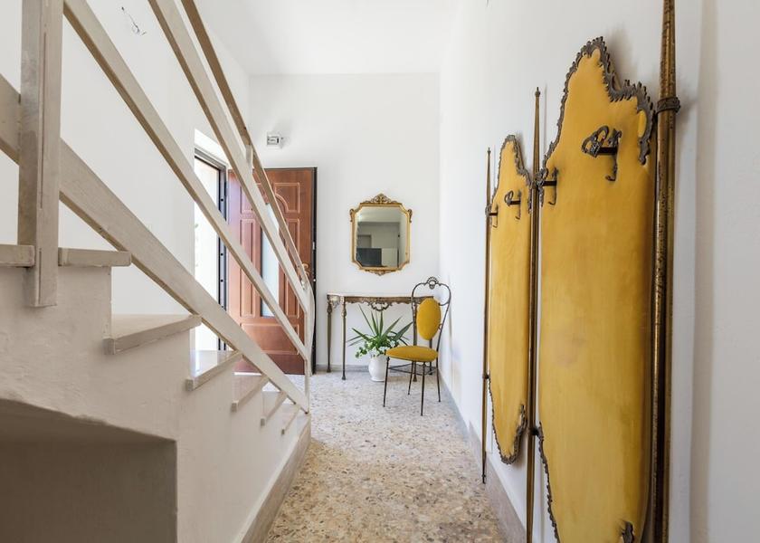 Puglia Lizzano Interior Entrance