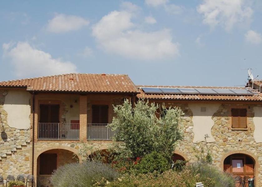 Tuscany Lajatico Facade