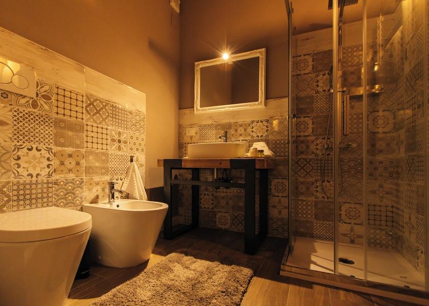 Piedmont Saluzzo Bathroom