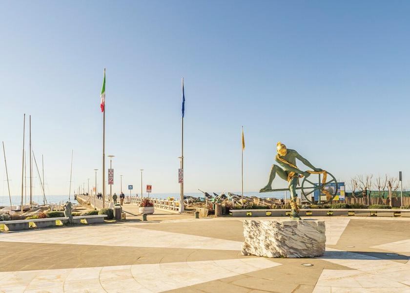 Tuscany Forte dei Marmi Exterior Detail