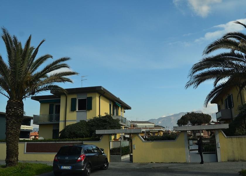 Tuscany Carrara Exterior Detail