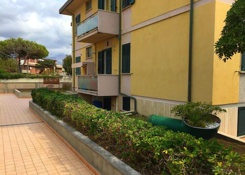 Tuscany Carrara Exterior Detail