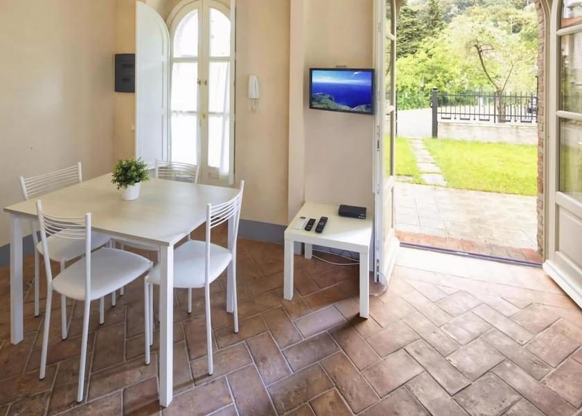 Liguria Lerici Dining Area