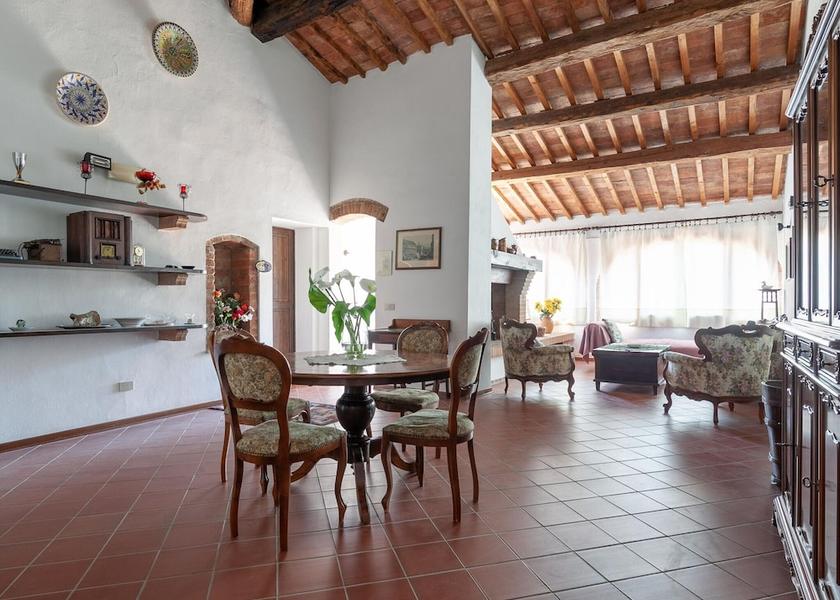 Tuscany Peccioli Dining Area