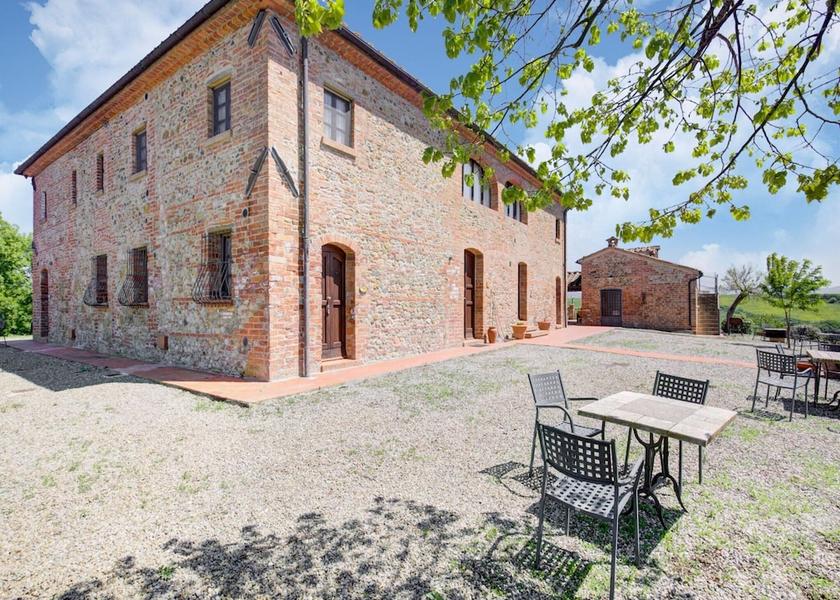 Tuscany Peccioli Dining Area