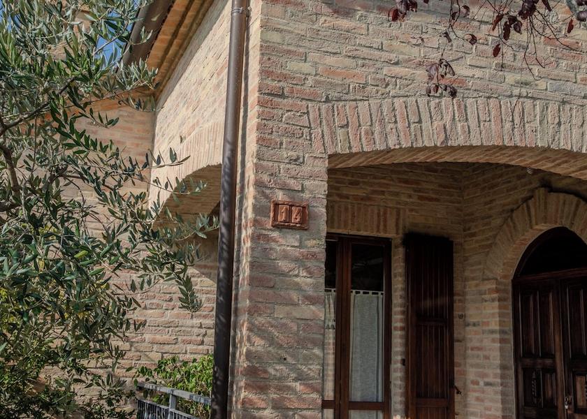 Marche Mondavio Facade