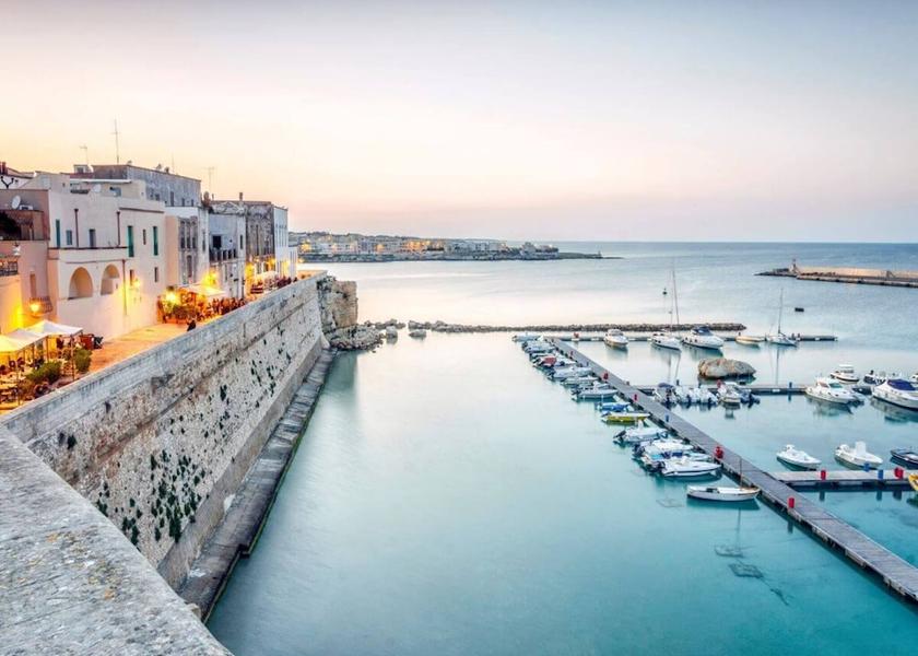 Puglia Cannole Exterior Detail