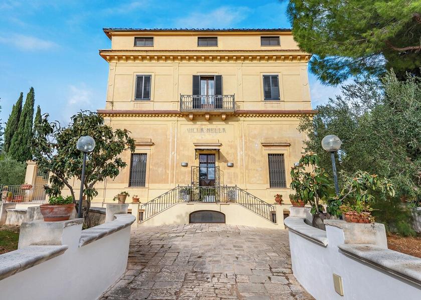 Puglia Sannicandro di Bari Facade