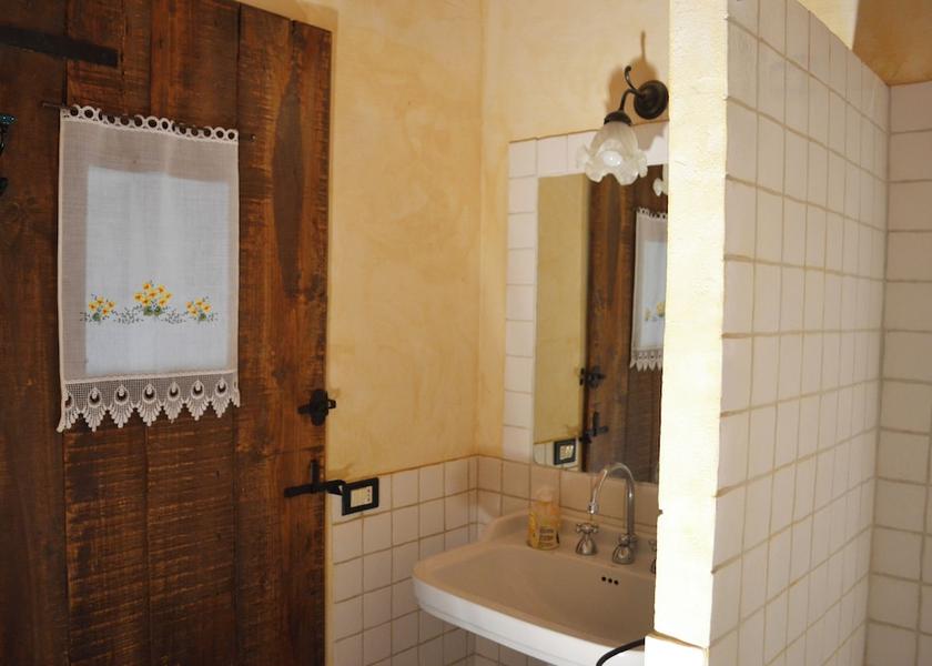 Umbria Monteleone d'Orvieto Bathroom