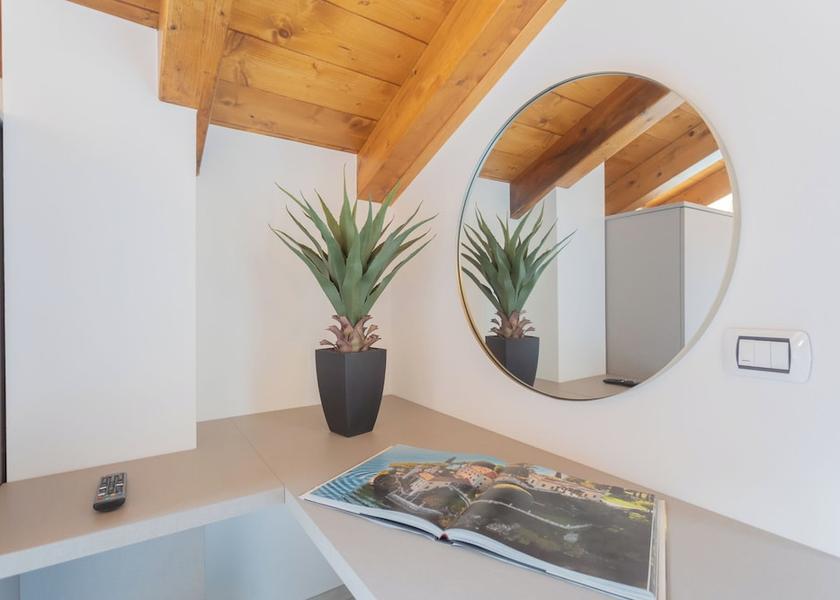 Lombardy Lezzeno Room