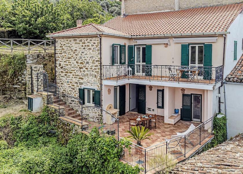 Campania Laureana Cilento Facade