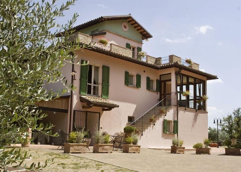 Umbria Valtopina Facade