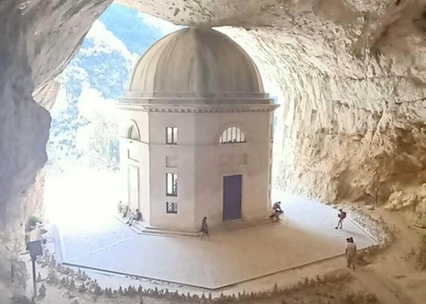 Marche Recanati Cave Exploring