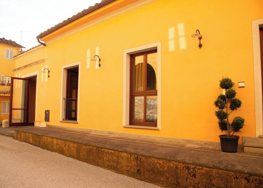 Tuscany Serravalle Pistoiese Property entrance